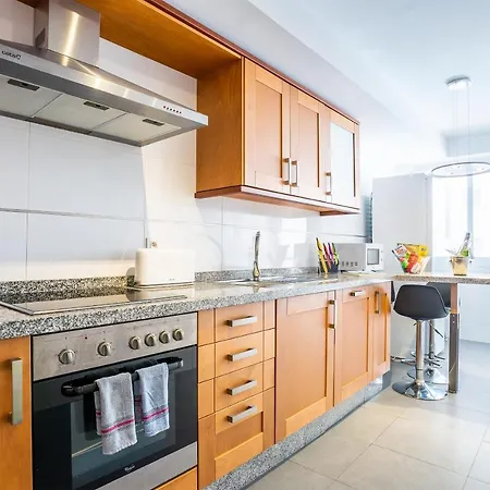 Sands- Seafront - Sea Views - Private Underground Parking Apartamento