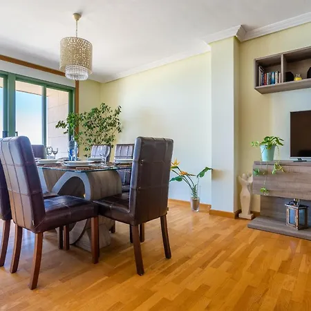 Sands- Seafront - Sea Views - Private Underground Parking Apartamento *