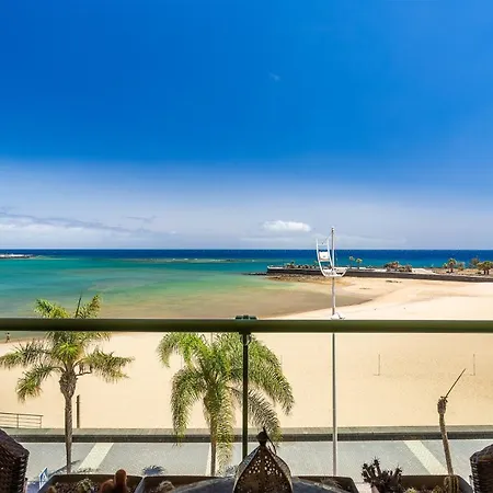 Sands- Seafront - Sea Views - Private Underground Parking Apartamento