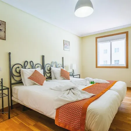 Sands- Seafront - Sea Views - Private Underground Parking Apartamento *