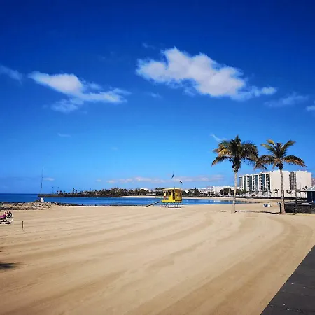 Sands- Seafront - Sea Views - Private Underground Parking Apartamento
